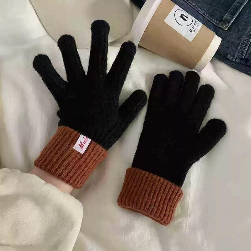 Contrasting color knitted gloves women s new autumn and winter warm and cold-proof fingers can ride five fingers
Contrasting color knitted gloves women s new autumn and winter warm and cold-proof fingers can ride five fingers