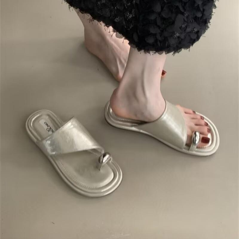 Новый Стиль Модные Женские Шлепанцы Летняя Горячая Распродажа Сезона Повседневная Пляжная Обувь На Плоской Подошве В Стиле Клогов Материал 40 шампанского