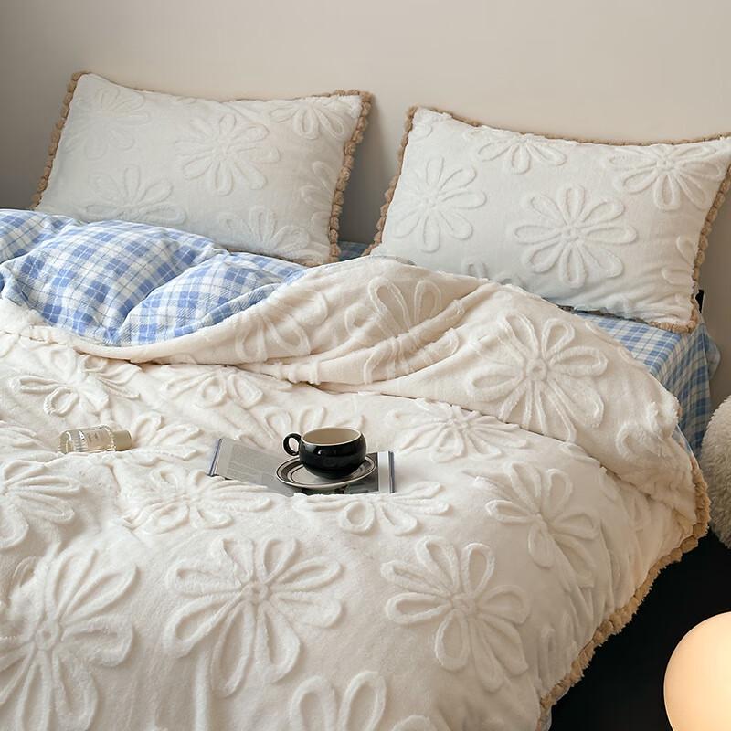 OEING Milk Velvet Bedding Set - Off-White Daisy
OEING Milk Velvet Bedding Set - Off-White Daisy