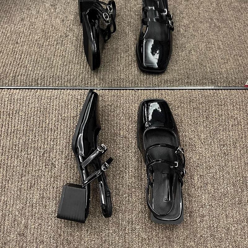 Французские однословные туфли на толстом каблуке, женские новые тапочки в сказочном стиле летом 2025 года и универсальные сандалии с закрытым носком 35
Французские однословные туфли на толстом каблуке, женские новые тапочки в сказочном стиле летом 2025 года и универсальные сандалии с закрытым носком 35