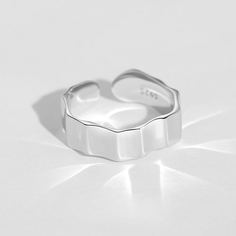 Geometric Glossy Ring S925 Sterling Silver Special-Interest Design High Sense Women s Ring Ins Cold Wind Simple Hand Jewelry
Geometric Glossy Ring S925 Sterling Silver Special-Interest Design High Sense Women s Ring Ins Cold Wind Simple Hand Jewelry