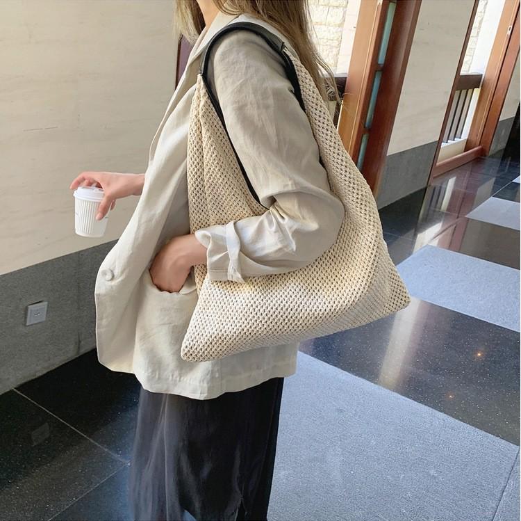 Trendy Woven Straw Shoulder Bag: 2023 Spring & Summer Beach Vacation Fashion грязно-белый
Trendy Woven Straw Shoulder Bag: 2023 Spring & Summer Beach Vacation Fashion грязно-белый
