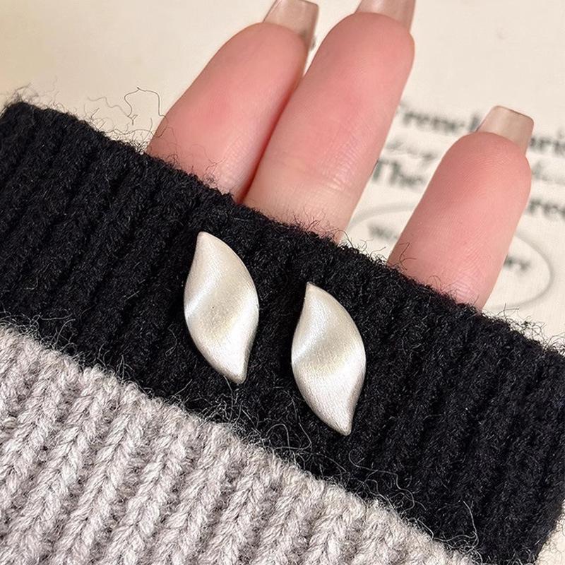 Корейские Простые Золотые Серебряные Серьги-гвоздики в форме Листьев для Женщин Девушек Классические Матовые Серьги Вечерние Ювелирные Аксессуары Подарки небо
Корейские Простые Золотые Серебряные Серьги-гвоздики в форме Листьев для Женщин Девушек Классические Матовые Серьги Вечерние Ювелирные Аксессуары Подарки небо