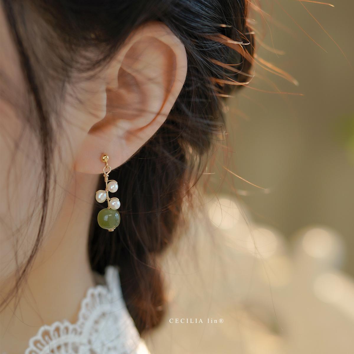Natural Hetian Jade Pearls14K Gold earrings and ear clips with a niche design, popular online, autumn and winter earrings for women Domestic pierced earrings
Natural Hetian Jade Pearls14K Gold earrings and ear clips with a niche design, popular online, autumn and winter earrings for women Domestic pierced earrings