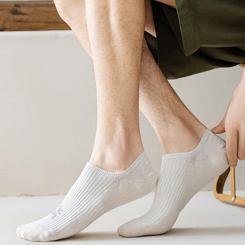 Мужские тонкие вышитые носки-невидимки
Мужские тонкие вышитые носки-невидимки