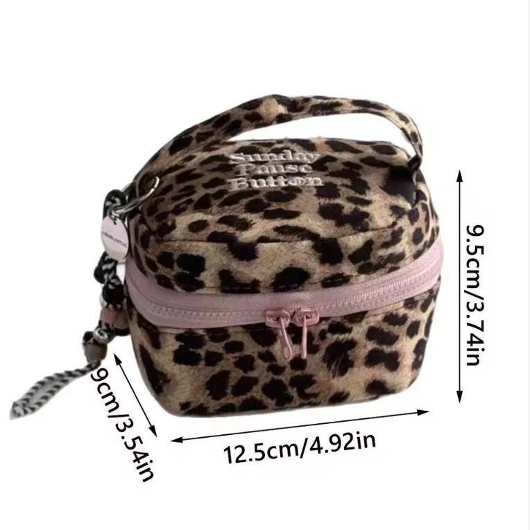 Waterproof Leopard Print Square Storage Box Handheld Zipper Design Makeup Bag Storage Case Home Travel
Waterproof Leopard Print Square Storage Box Handheld Zipper Design Makeup Bag Storage Case Home Travel