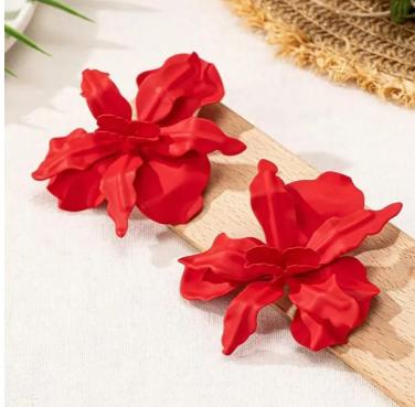 Oversized geometric pleated lacquered flower earrings (red, yellow) one size
Oversized geometric pleated lacquered flower earrings (red, yellow) one size