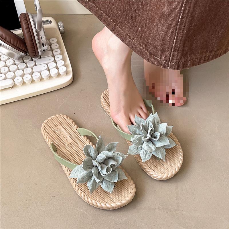 Flower cool slippers women s outerwear ins summer new versatile flip-flops non-slip beach cool slippers 36-37 one size smaller
Flower cool slippers women s outerwear ins summer new versatile flip-flops non-slip beach cool slippers 36-37 one size smaller