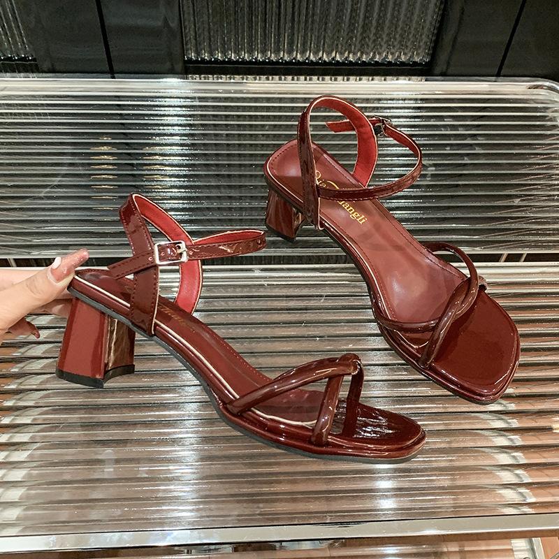 Босоножки на высоком каблуке весна и лето 2025 новые серебристые модные с жемчужными ремешками ремешок на одно слово босоножки на толстом каблуке женские 40
Босоножки на высоком каблуке весна и лето 2025 новые серебристые модные с жемчужными ремешками ремешок на одно слово босоножки на толстом каблуке женские 40