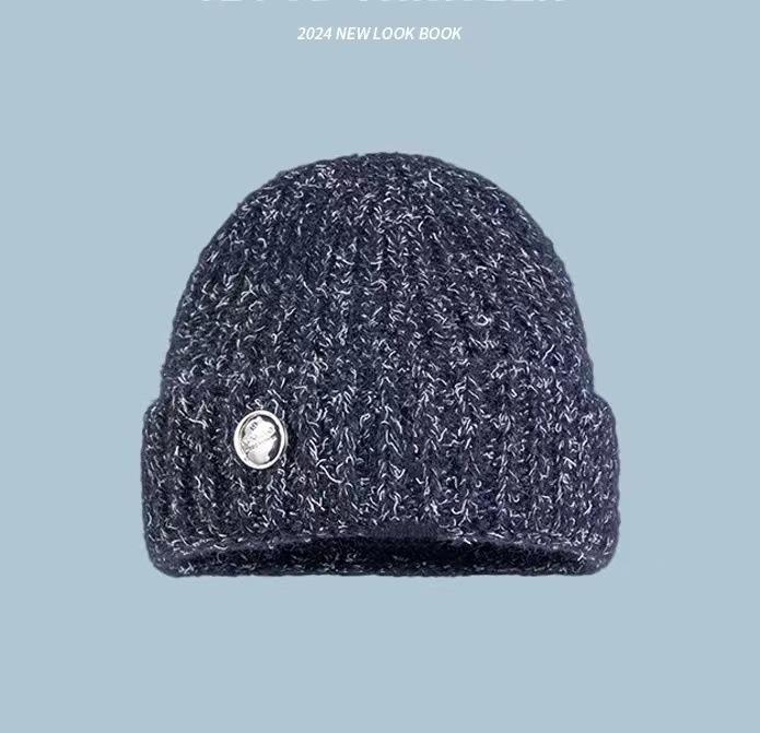 Новая простая шерстяная шапка с пуговицей женская осенне-зимняя большой окружности головы универсальная теплая вязаная шапка простая защита ушей холодная шапка adult elastic чёрный
Новая простая шерстяная шапка с пуговицей женская осенне-зимняя большой окружности головы универсальная теплая вязаная шапка простая защита ушей холодная шапка adult elastic чёрный