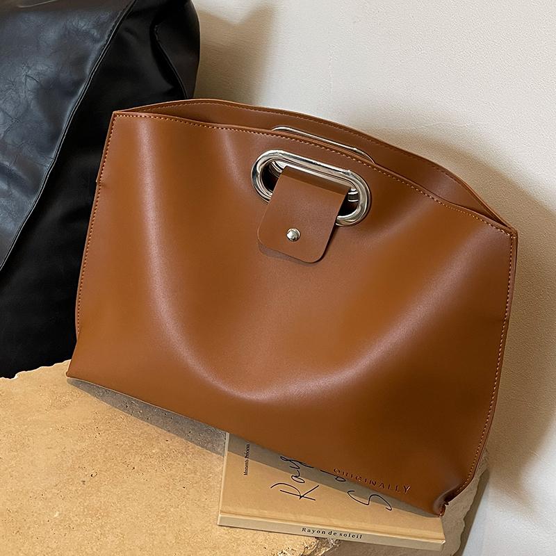 Элегантная женская сумка-клатч для вечеринки, повседневная, большая вместимость, кожаные компьютерные сумки, новый модный мужской деловой портфель
Элегантная женская сумка-клатч для вечеринки, повседневная, большая вместимость, кожаные компьютерные сумки, новый модный мужской деловой портфель