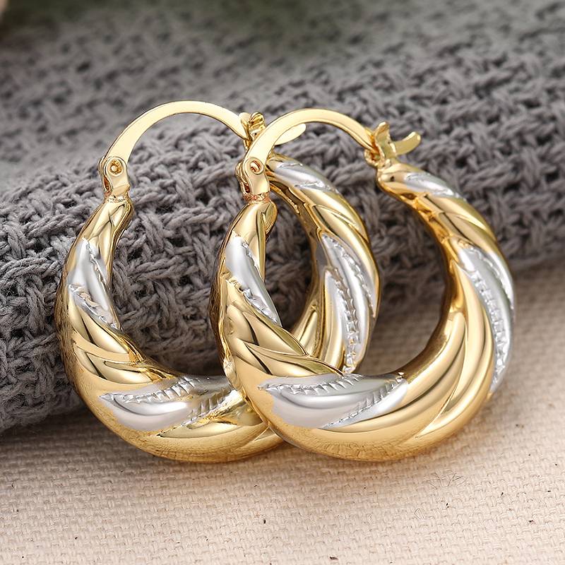 Huitan Vintage Two Tone Hoop Earrings Twisty Design Party Metal Accessories Temperament Wedding Daily Elegant Zircon for Lady
Huitan Vintage Two Tone Hoop Earrings Twisty Design Party Metal Accessories Temperament Wedding Daily Elegant Zircon for Lady