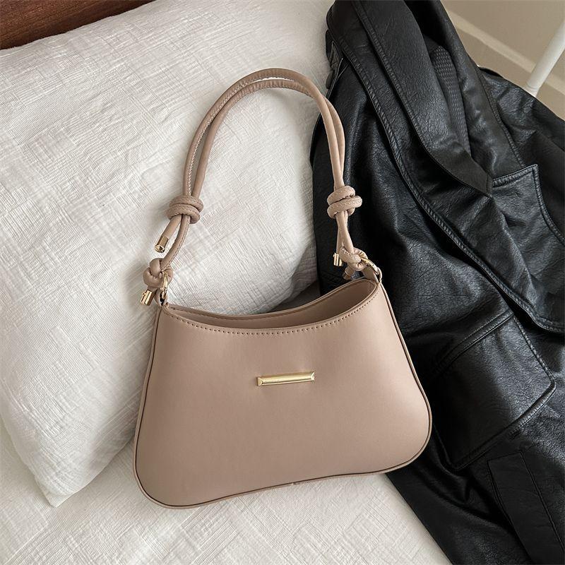 Popular bag women s 2025 new high-end texture fashion single shoulder niche commuting armpit large-capacity messenger bag хакі
Popular bag women s 2025 new high-end texture fashion single shoulder niche commuting armpit large-capacity messenger bag хакі