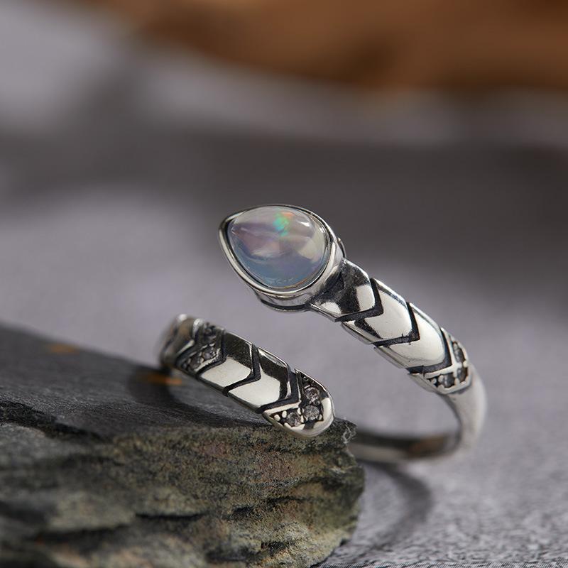 S925 Sterling Silver Inlaid With Natural Garnet, Opal Color Botai Silver Ring, Female Personality Snake Head Design Open Ring
S925 Sterling Silver Inlaid With Natural Garnet, Opal Color Botai Silver Ring, Female Personality Snake Head Design Open Ring