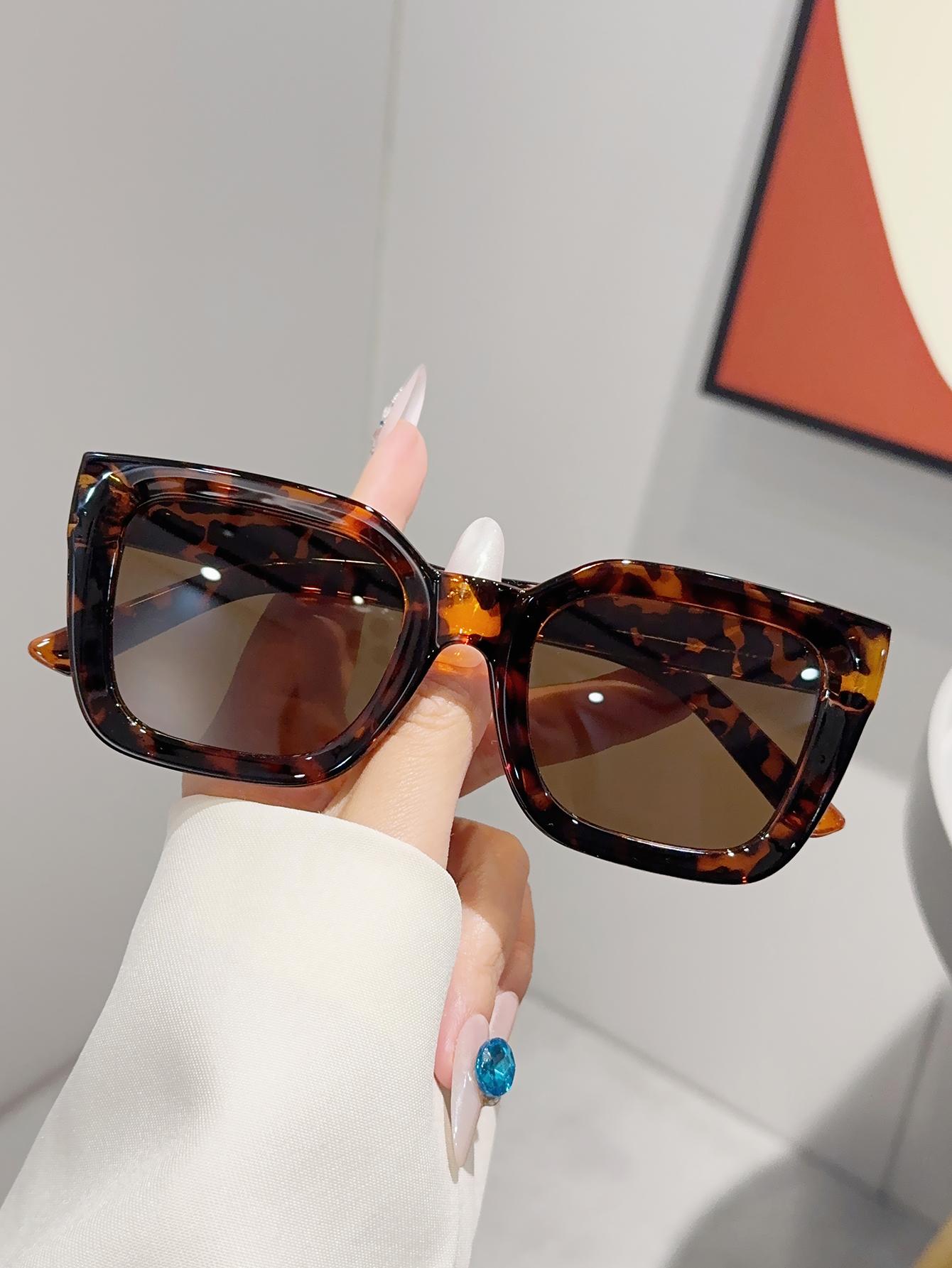 High-End Square-Frame Women s Sunglasses. Three-Dimensional Thick Frames Enhance the Aura. a Must-Have for Vacations and Are Ver
High-End Square-Frame Women s Sunglasses. Three-Dimensional Thick Frames Enhance the Aura. a Must-Have for Vacations and Are Ver