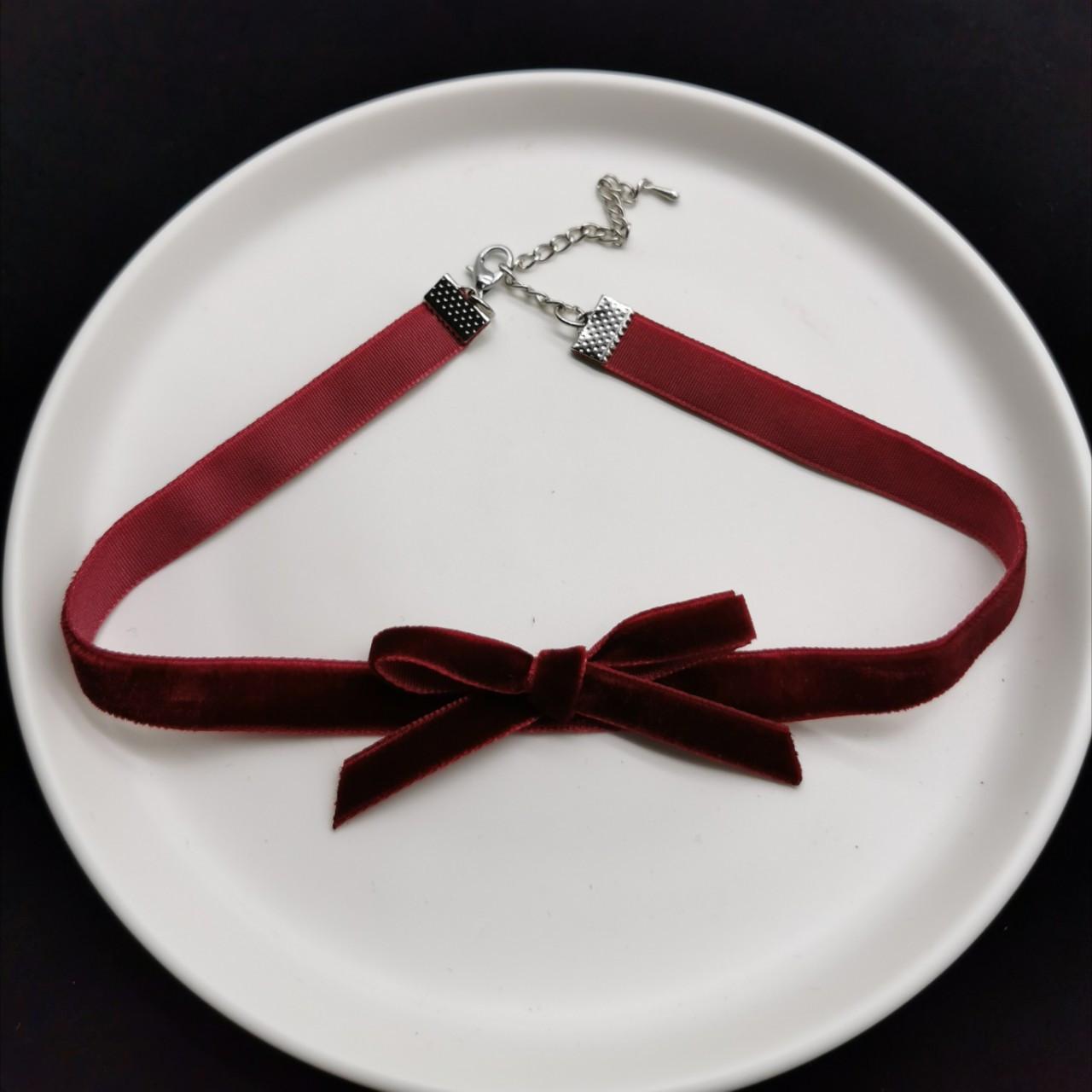Vintage Bow Choker Necklace: Black and Red Velvet Party Accessories for Women - Perfect for Everyday and Festive Occasions червоний
Vintage Bow Choker Necklace: Black and Red Velvet Party Accessories for Women - Perfect for Everyday and Festive Occasions червоний