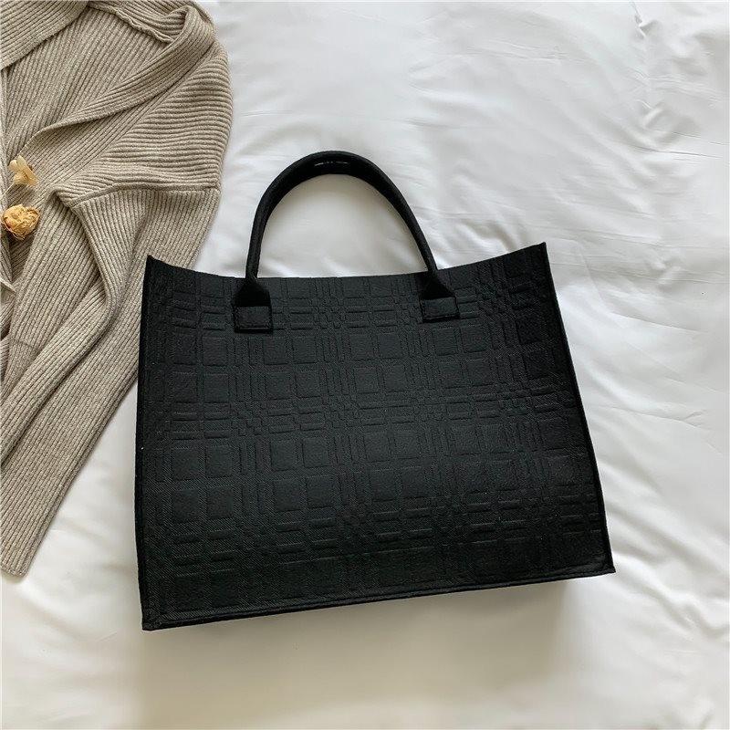 Stylish Large Pu Felt Tote Bag For Women In Trendy Versatile Colors Ideal For Fall And Winter чорний
Stylish Large Pu Felt Tote Bag For Women In Trendy Versatile Colors Ideal For Fall And Winter чорний