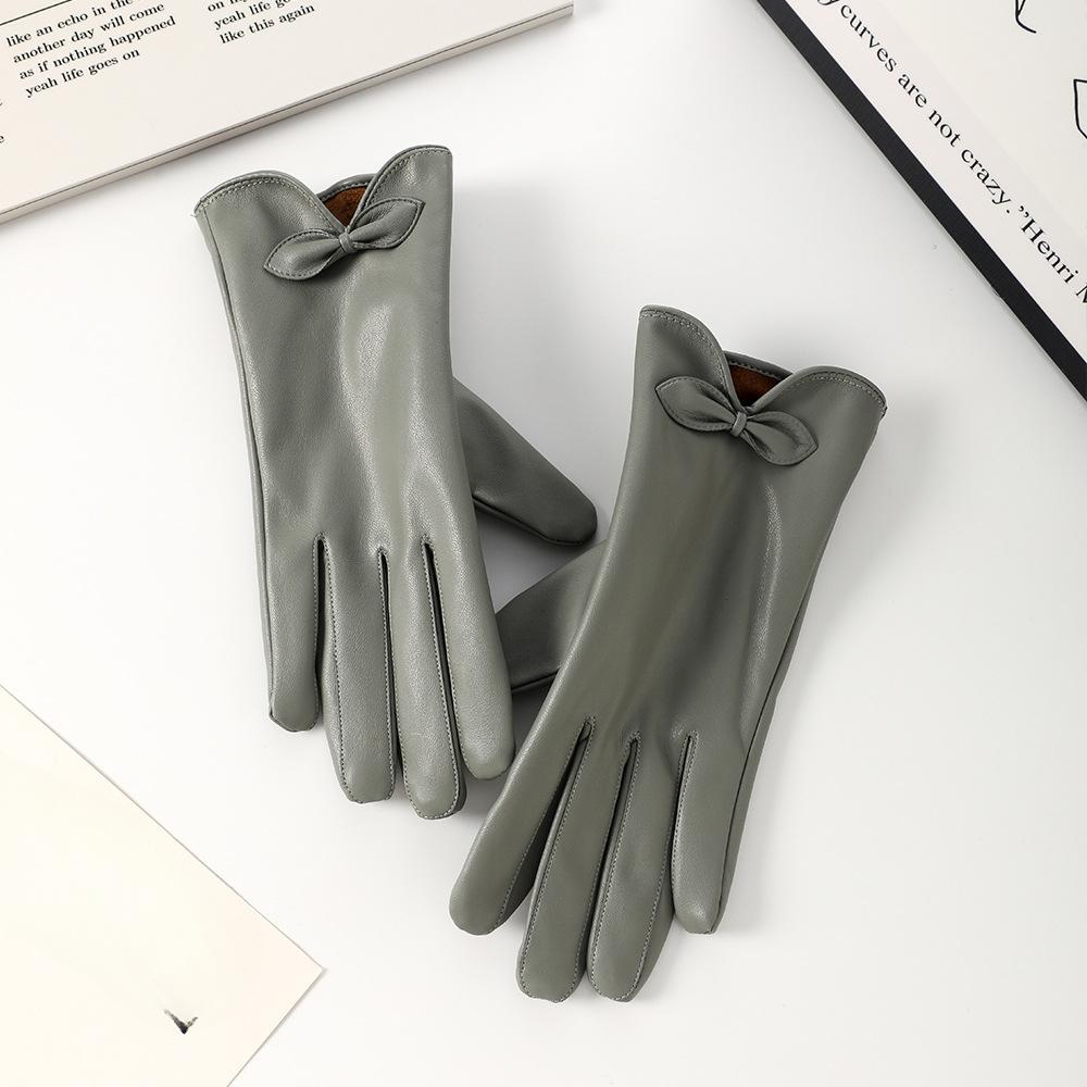 Leather Gloves for Women In Winter Plus Velvet Thickened Outdoor Warmth and Fashionable Windproof and Cold Resistant Outdoor Riding PU Gloves one size
Leather Gloves for Women In Winter Plus Velvet Thickened Outdoor Warmth and Fashionable Windproof and Cold Resistant Outdoor Riding PU Gloves one size