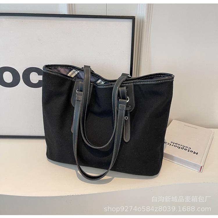 Large capacity canvas tote bag women s 2025 new fashion and versatile commuter bag college students shoulder bag for class чёрный
Large capacity canvas tote bag women s 2025 new fashion and versatile commuter bag college students shoulder bag for class чёрный