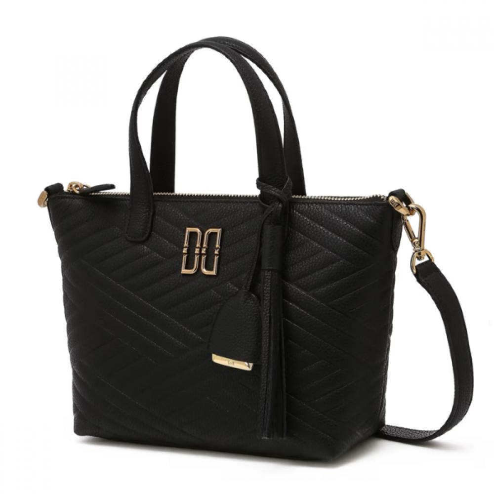 Daks Black Dd Logo Leather Tote Bag Dcba6e360bk Single option
Daks Black Dd Logo Leather Tote Bag Dcba6e360bk Single option