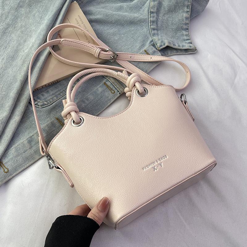 New fashionable simple texture portable bucket bag niche simple versatile casual shoulder messenger bag women
New fashionable simple texture portable bucket bag niche simple versatile casual shoulder messenger bag women