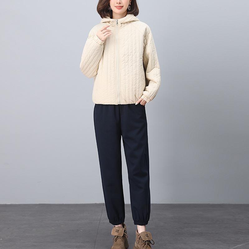 Женская зимняя куртка с хлопковой подкладкой: Новый стиль 2024 года, Утепленное пальто, Модный комплект-двойка для женщин среднего и пожилого возраста L (Recommended: 115-130 jin)
Женская зимняя куртка с хлопковой подкладкой: Новый стиль 2024 года, Утепленное пальто, Модный комплект-двойка для женщин среднего и пожилого возраста L (Recommended: 115-130 jin)