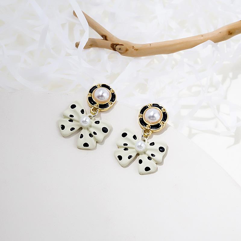 Bow Pearl Earrings, Autumn And Winter Women S Spotted Flower Earrings, Gentle Polka Dot Atmosphere Studs
Bow Pearl Earrings, Autumn And Winter Women S Spotted Flower Earrings, Gentle Polka Dot Atmosphere Studs