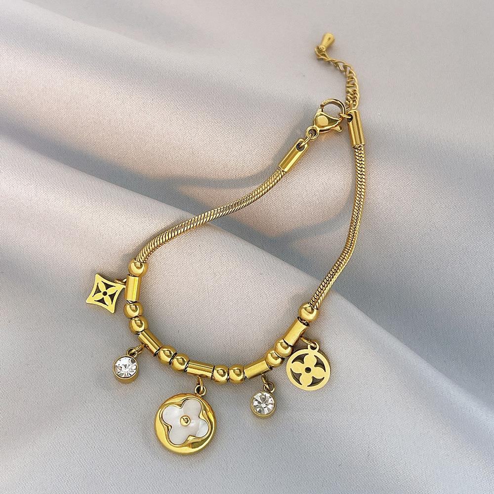 Модный женский браслет из титановой стали с четырехлистным клевером one size
Модный женский браслет из титановой стали с четырехлистным клевером one size