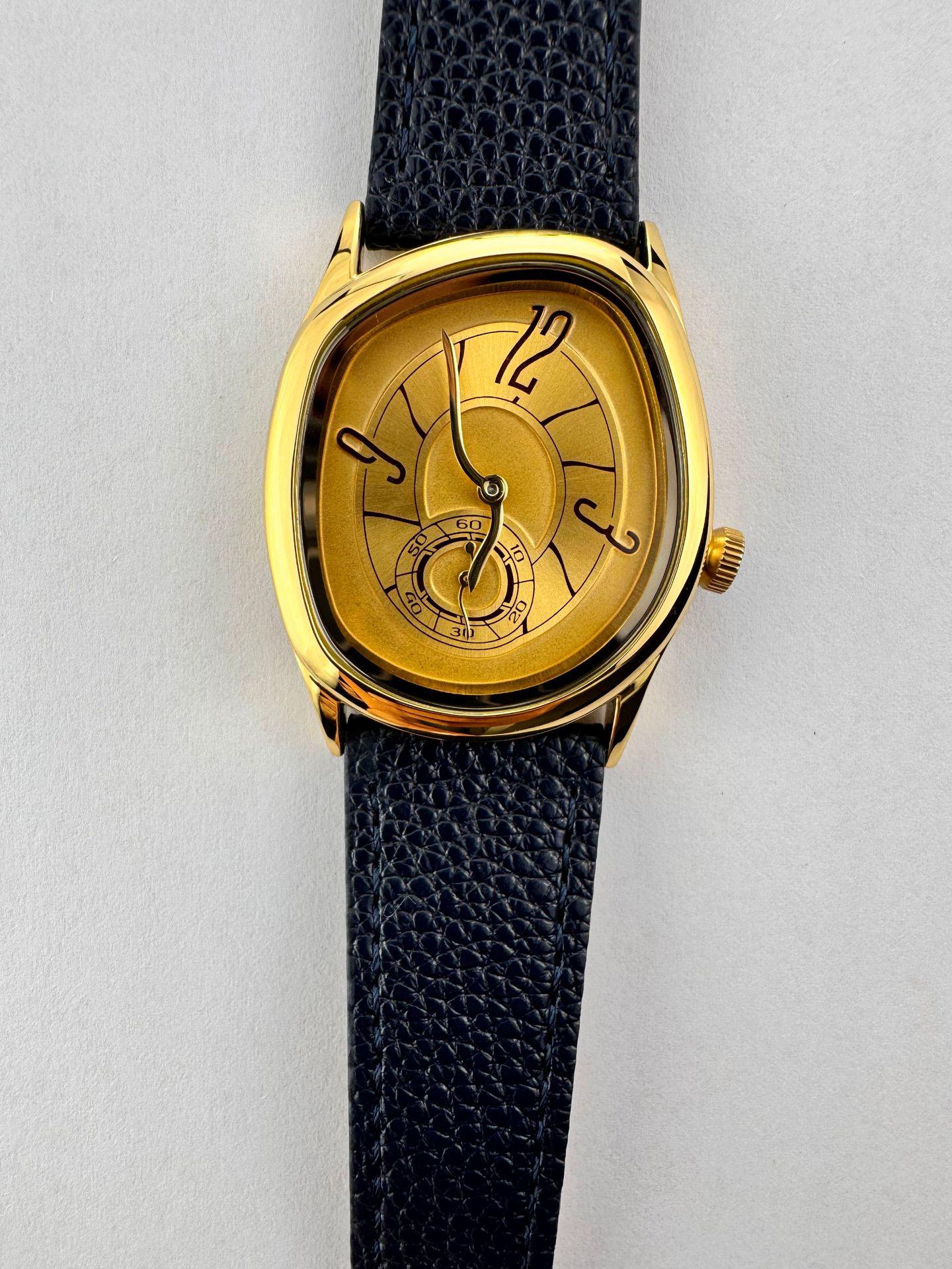 Модний годинник Unisex з кварцовим механізмом та шкіряним ремінцем, зі скрученим дизайном
Модний годинник Unisex з кварцовим механізмом та шкіряним ремінцем, зі скрученим дизайном