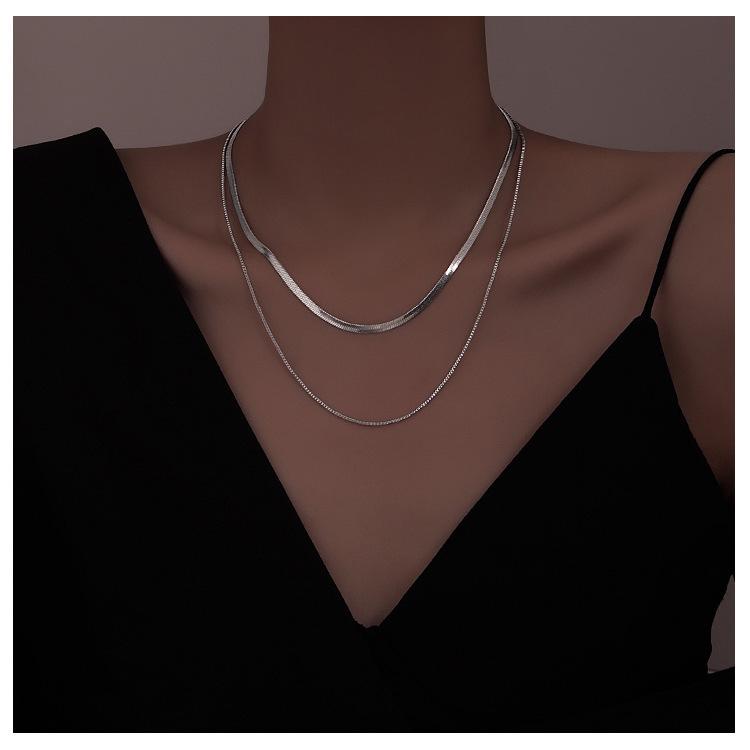 European & American Retro Double-Layer Necklace: Chic Clavicle Chain for Women
European & American Retro Double-Layer Necklace: Chic Clavicle Chain for Women