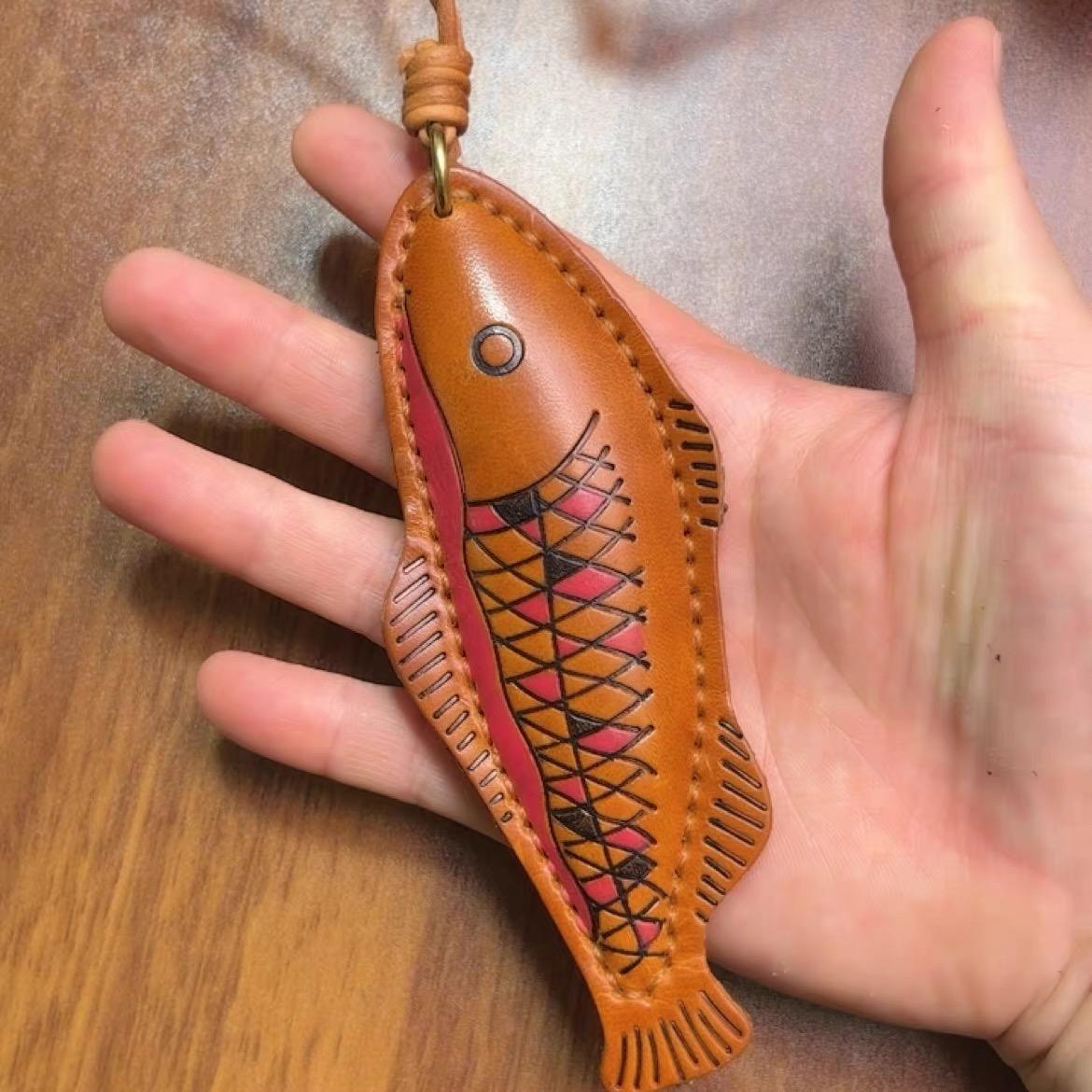 Genuine Cowhide Koi Fish Car Hanging Ornament Elegant Handbag Charm Fashionable Auto Interior Decor Cute Gift Bag Pendants
Genuine Cowhide Koi Fish Car Hanging Ornament Elegant Handbag Charm Fashionable Auto Interior Decor Cute Gift Bag Pendants