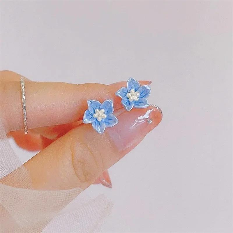 Resin Blue Camellia Stud Earring for Women New Trend Sweet Jewelry Accessory Wedding Christmas Gift
Resin Blue Camellia Stud Earring for Women New Trend Sweet Jewelry Accessory Wedding Christmas Gift