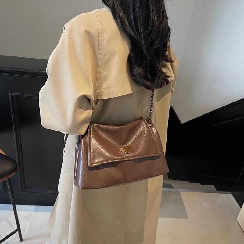 Premium bag women s new autumn and winter tide retro underarm shoulder bag large capacity chain messenger bag чорний
Premium bag women s new autumn and winter tide retro underarm shoulder bag large capacity chain messenger bag чорний