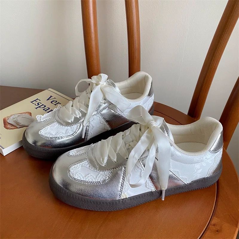 Весна и лето новые ins модные серебристые кроссовки на толстой подошве dad shoes легкие сетчатые дышащие повседневные спортивные туфли 35 серебряный
Весна и лето новые ins модные серебристые кроссовки на толстой подошве dad shoes легкие сетчатые дышащие повседневные спортивные туфли 35 серебряный