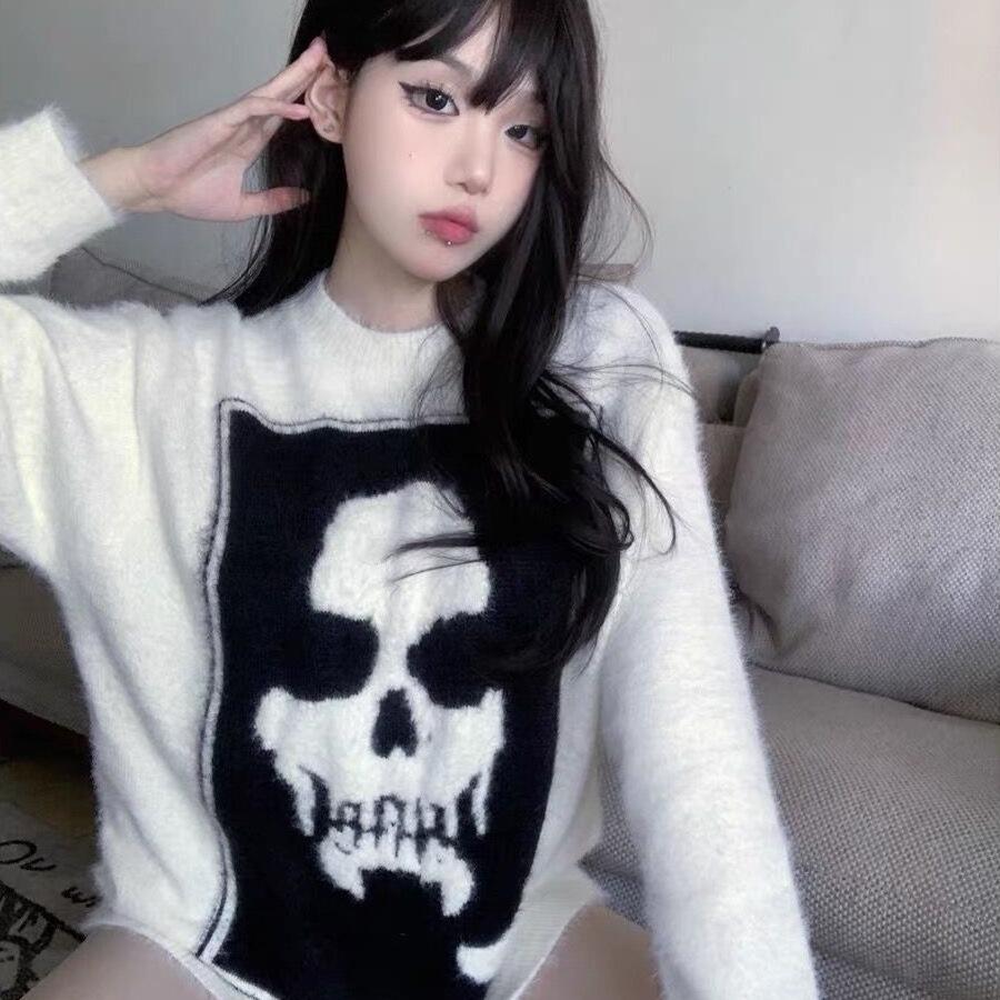 Autumn/Winter 2024 Niche American Retro Punk Skull Sweater - Thick, Knitted, Streetwear Style XXL
Autumn/Winter 2024 Niche American Retro Punk Skull Sweater - Thick, Knitted, Streetwear Style XXL