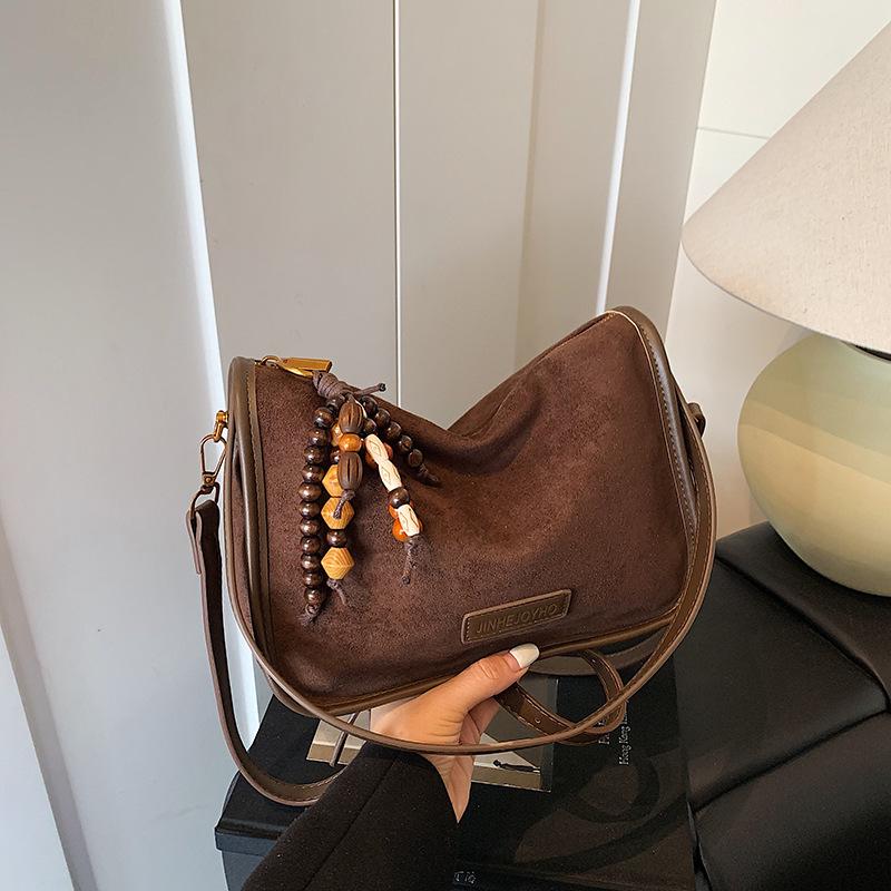 New fashionable shoulder women s bag versatile retro matte small square bag simple and advanced messenger bag
New fashionable shoulder women s bag versatile retro matte small square bag simple and advanced messenger bag