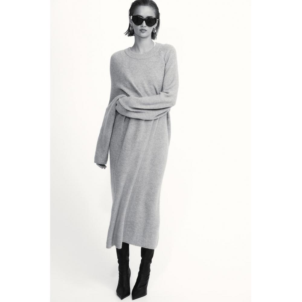 Трикотажное платье HM бежевое
Трикотажное платье HM бежевое