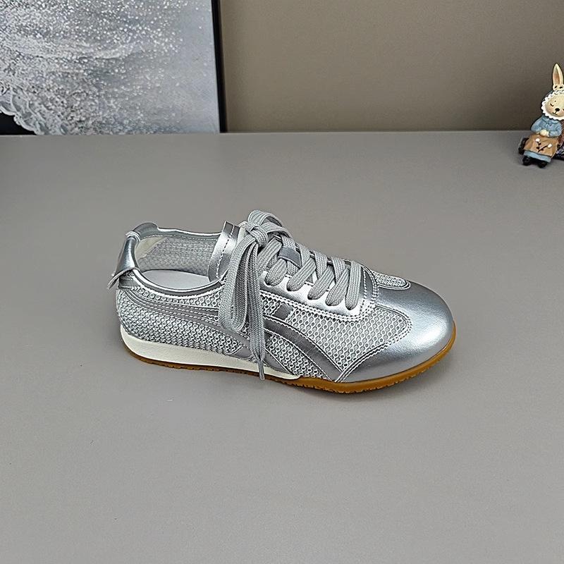 Mesh beef tendon sole non-slip versatile German training shoes 2025 new summer shoes children s popular soft baseplate shoes casual shoes 40 серебряный
Mesh beef tendon sole non-slip versatile German training shoes 2025 new summer shoes children s popular soft baseplate shoes casual shoes 40 серебряный