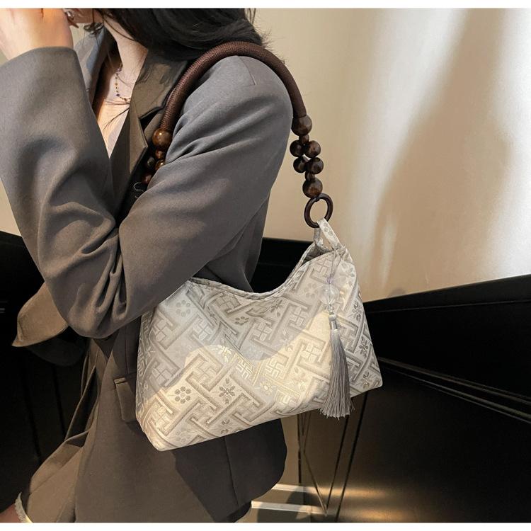 Fashion cloth bag women s 2025 spring and summer new niche portable tote bag high-end shoulder armpit bag фіолетовий
Fashion cloth bag women s 2025 spring and summer new niche portable tote bag high-end shoulder armpit bag фіолетовий