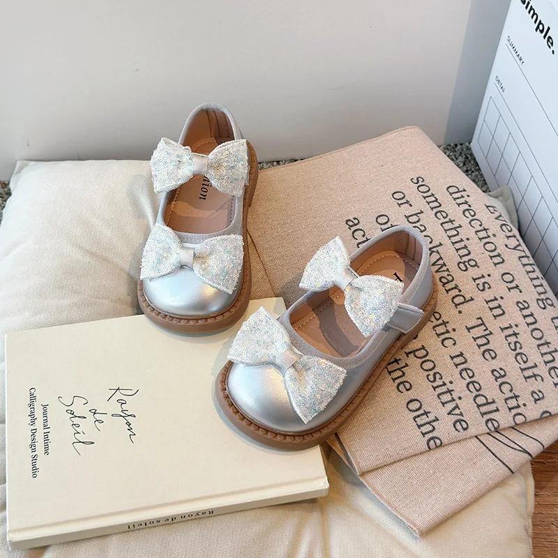 Girls Princess Shoes with Double Bow Kids Leather Shoes Cute Round Toe 2024 New Fashion Girls Flat Shoes Casual Sweet Mary Janes 23 серебряный
Girls Princess Shoes with Double Bow Kids Leather Shoes Cute Round Toe 2024 New Fashion Girls Flat Shoes Casual Sweet Mary Janes 23 серебряный