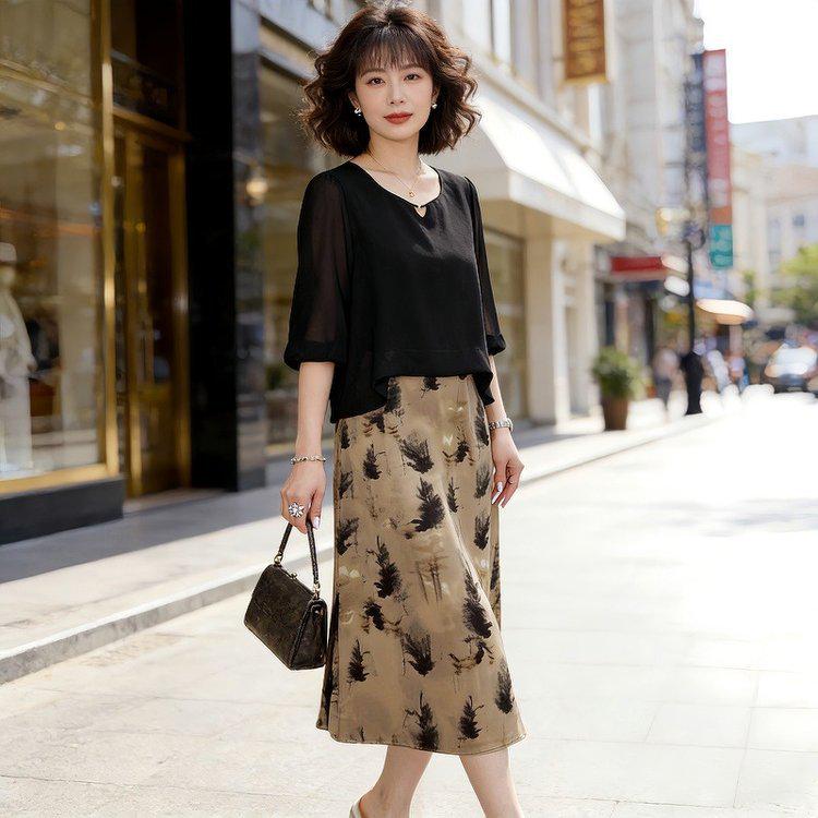 Elegant Midi Skirt with Black Top Combo for Mature Women 2XL (suggested for 105-120 jin)
Elegant Midi Skirt with Black Top Combo for Mature Women 2XL (suggested for 105-120 jin)