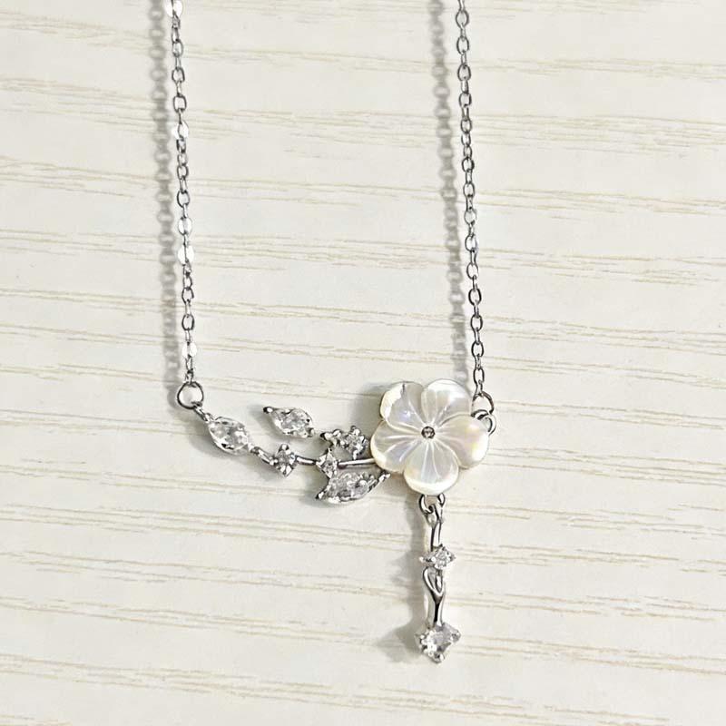 Camellia Flower Necklace Elegant Floral Pendant Jewelry Accessory for Women and Girls Suitable for Various Occasions One size
Camellia Flower Necklace Elegant Floral Pendant Jewelry Accessory for Women and Girls Suitable for Various Occasions One size