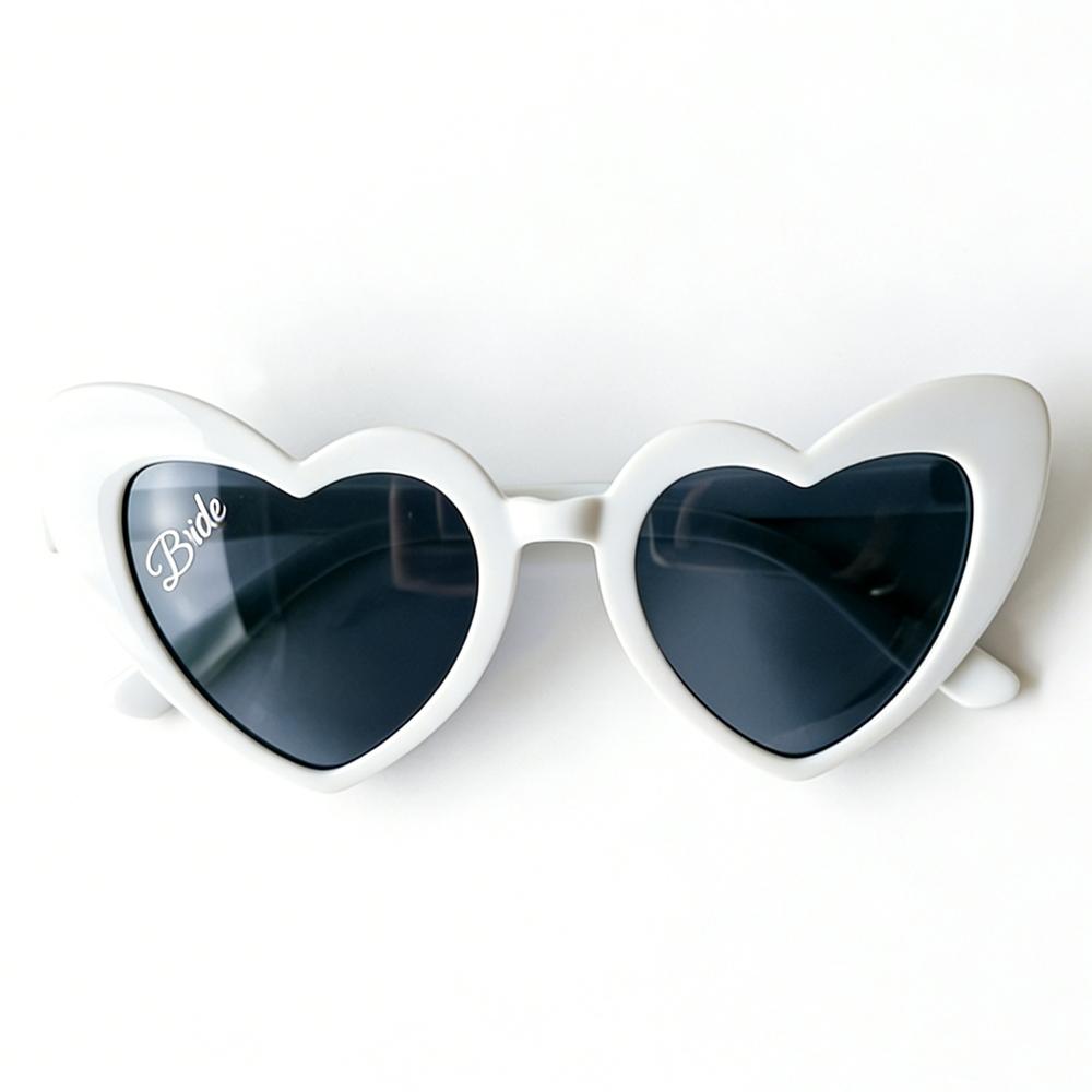 2026 Bride Heart Sunglasses For Women UV Protection Bachelorette Party Shades For Wedding Celebrations KJ190
2026 Bride Heart Sunglasses For Women UV Protection Bachelorette Party Shades For Wedding Celebrations KJ190