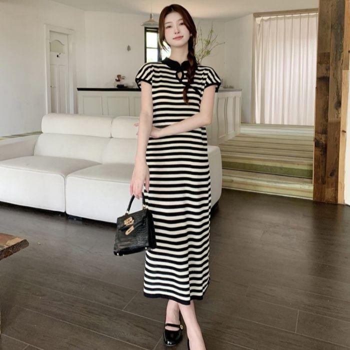 Summer Slimming Striped Knit Dress - Chinese National Style, Short Sleeve, Tummy Covering, H-Line Design, Mid-Length for Women One Size
Summer Slimming Striped Knit Dress - Chinese National Style, Short Sleeve, Tummy Covering, H-Line Design, Mid-Length for Women One Size