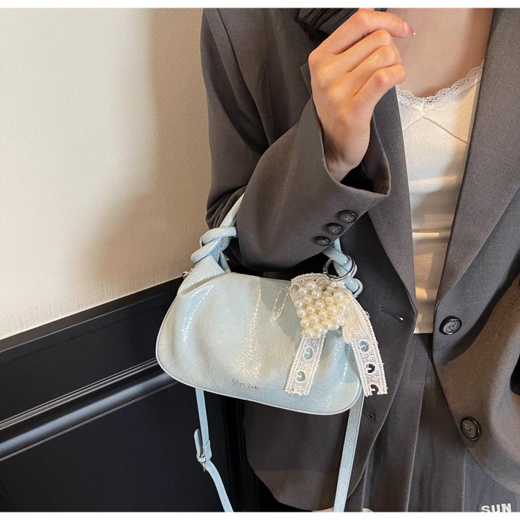 Niche design bag women s new summer versatile chain messenger bag portable pleated bag чорний
Niche design bag women s new summer versatile chain messenger bag portable pleated bag чорний