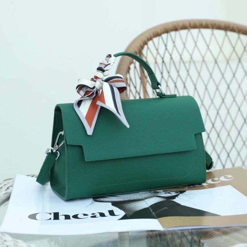 High-quality Leather Women s Bag Texture Niche Design One-shoulder Portable Cross-body Commuter Square Length 26cm wide 10cm high 15cm
High-quality Leather Women s Bag Texture Niche Design One-shoulder Portable Cross-body Commuter Square Length 26cm wide 10cm high 15cm