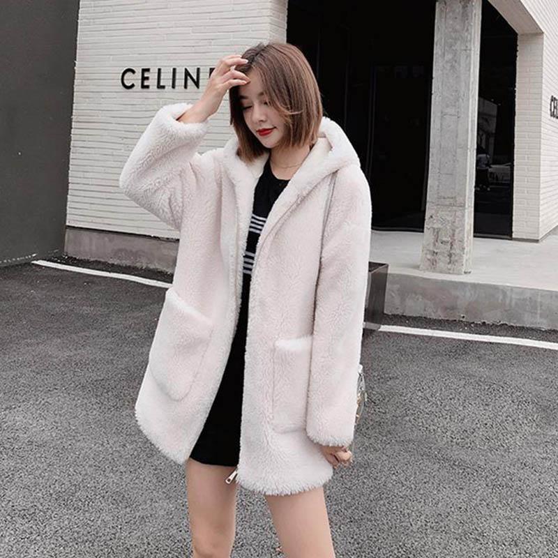 Осінньо-зимові моделі шуб. Жіноча шуба середньої довжини з овечого хутра та вовни. XXL
Осінньо-зимові моделі шуб. Жіноча шуба середньої довжини з овечого хутра та вовни. XXL