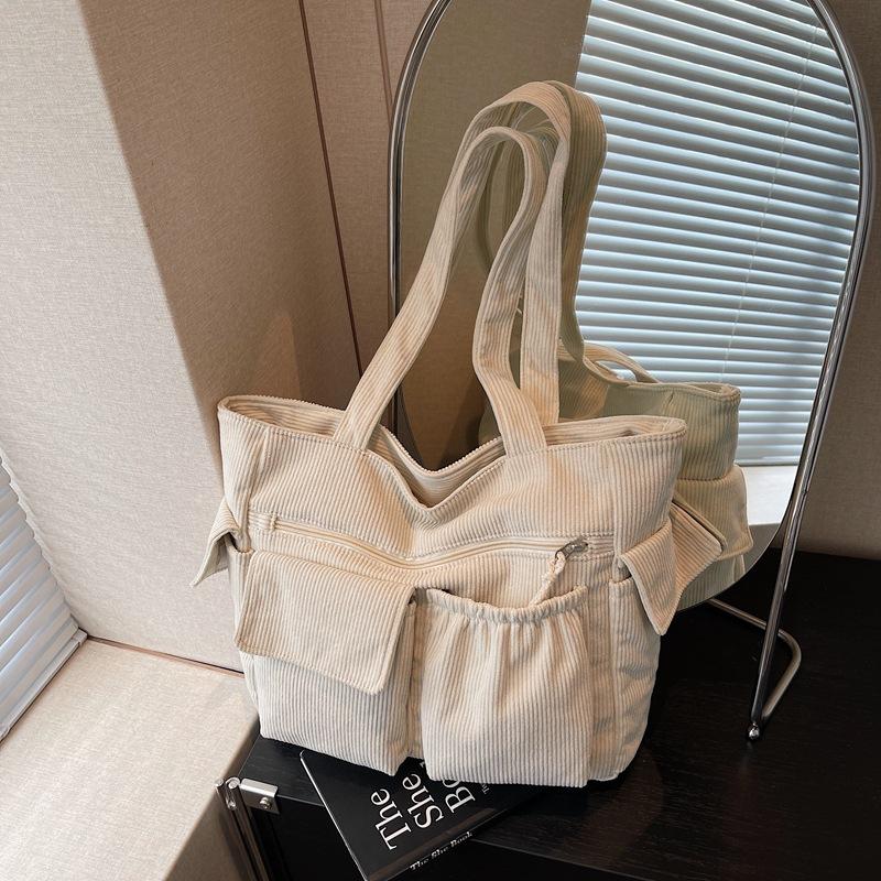 Korean version of casual large-capacity lazy wind underarm bag women s 2025 new corduroy tote bag simple shoulder bag бежевий
Korean version of casual large-capacity lazy wind underarm bag women s 2025 new corduroy tote bag simple shoulder bag бежевий