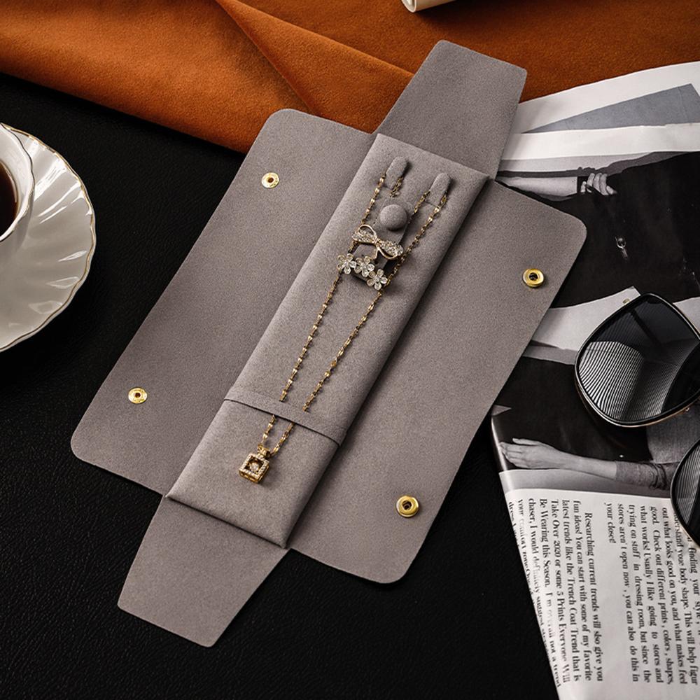 Soft Velvet Travel Jewelry Organzier Custom Letter Small Necklace Earring Ring Storage Bag Women Personalize Name Jewellery Roll сірий
Soft Velvet Travel Jewelry Organzier Custom Letter Small Necklace Earring Ring Storage Bag Women Personalize Name Jewellery Roll сірий