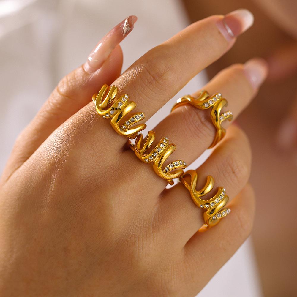 French Geometric Inlaid Diamond Patchwork Ring in 18K Gold-Plated Titanium Steel Size 7
French Geometric Inlaid Diamond Patchwork Ring in 18K Gold-Plated Titanium Steel Size 7